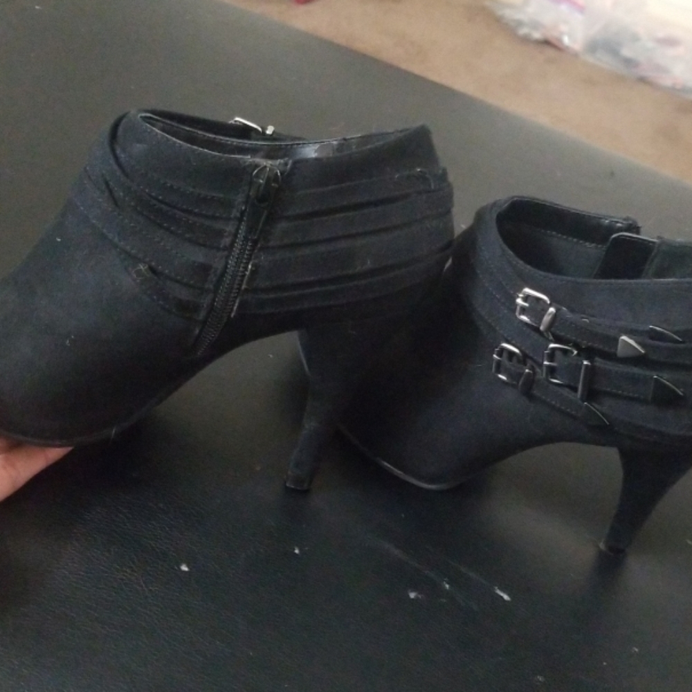 Shoes - Picture 4 of 4